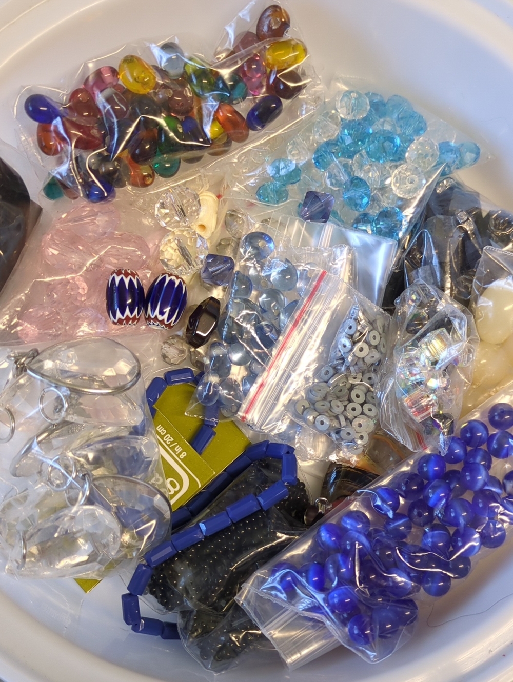☀️Q47 Fabulous mix of Glass Craft Beads 260g